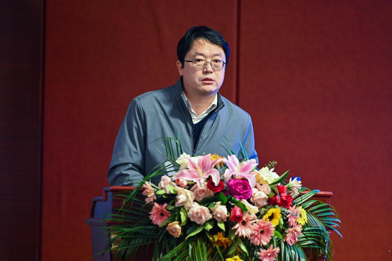 孙旭亮宣读《关于成立第五届全国链传动标准化技术委员会的组成方案》